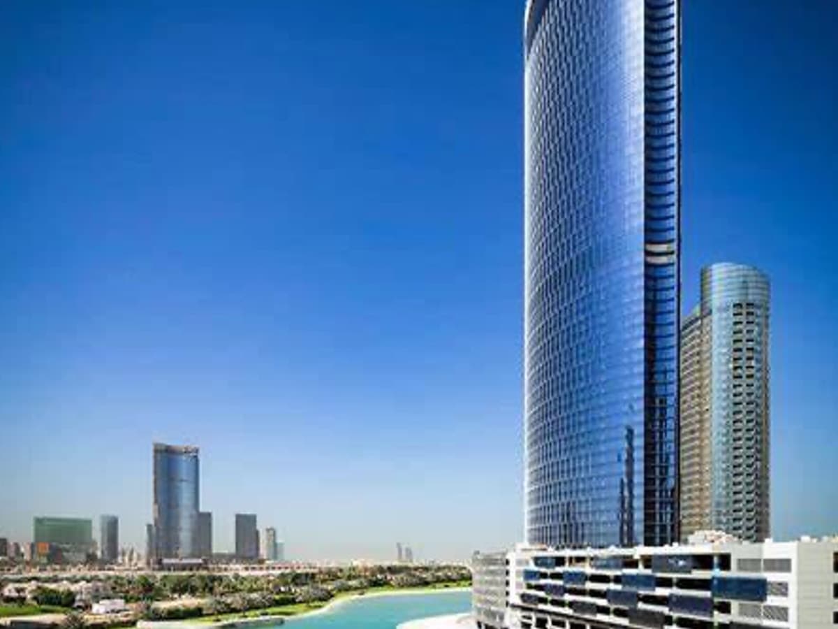 Abu Dhabi office tower by the waterfront